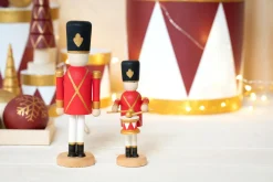 Nøddeknækker i træ - H: 18 cm